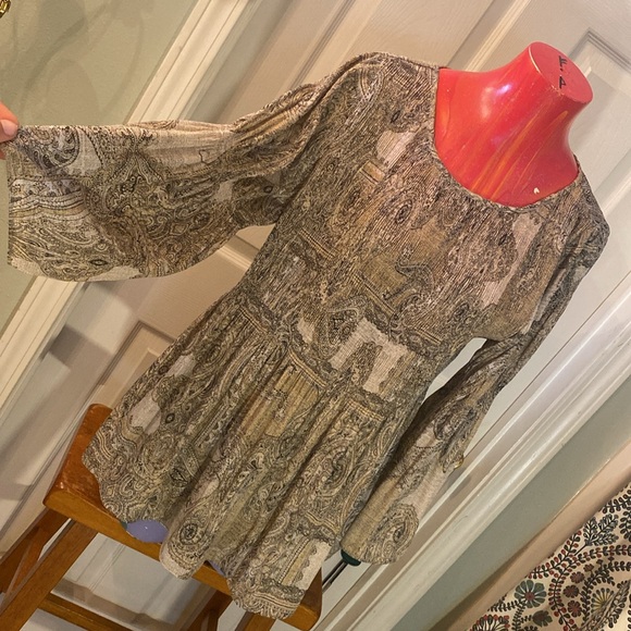 FLORAL & IVY Paisley Cream and Brown Relaxed Top - Picture 5 of 14